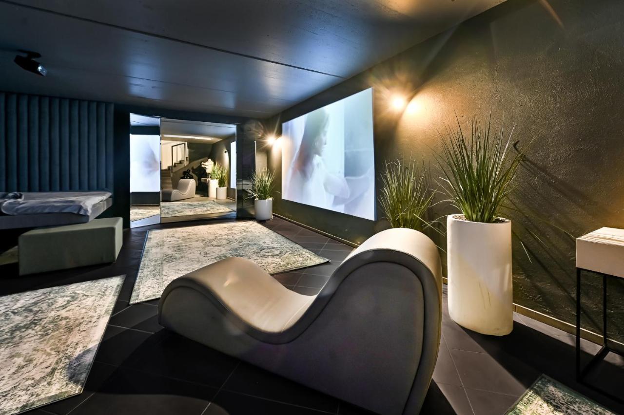 Jacuzzi Cinema Loft Appartement Kaunas Buitenkant foto