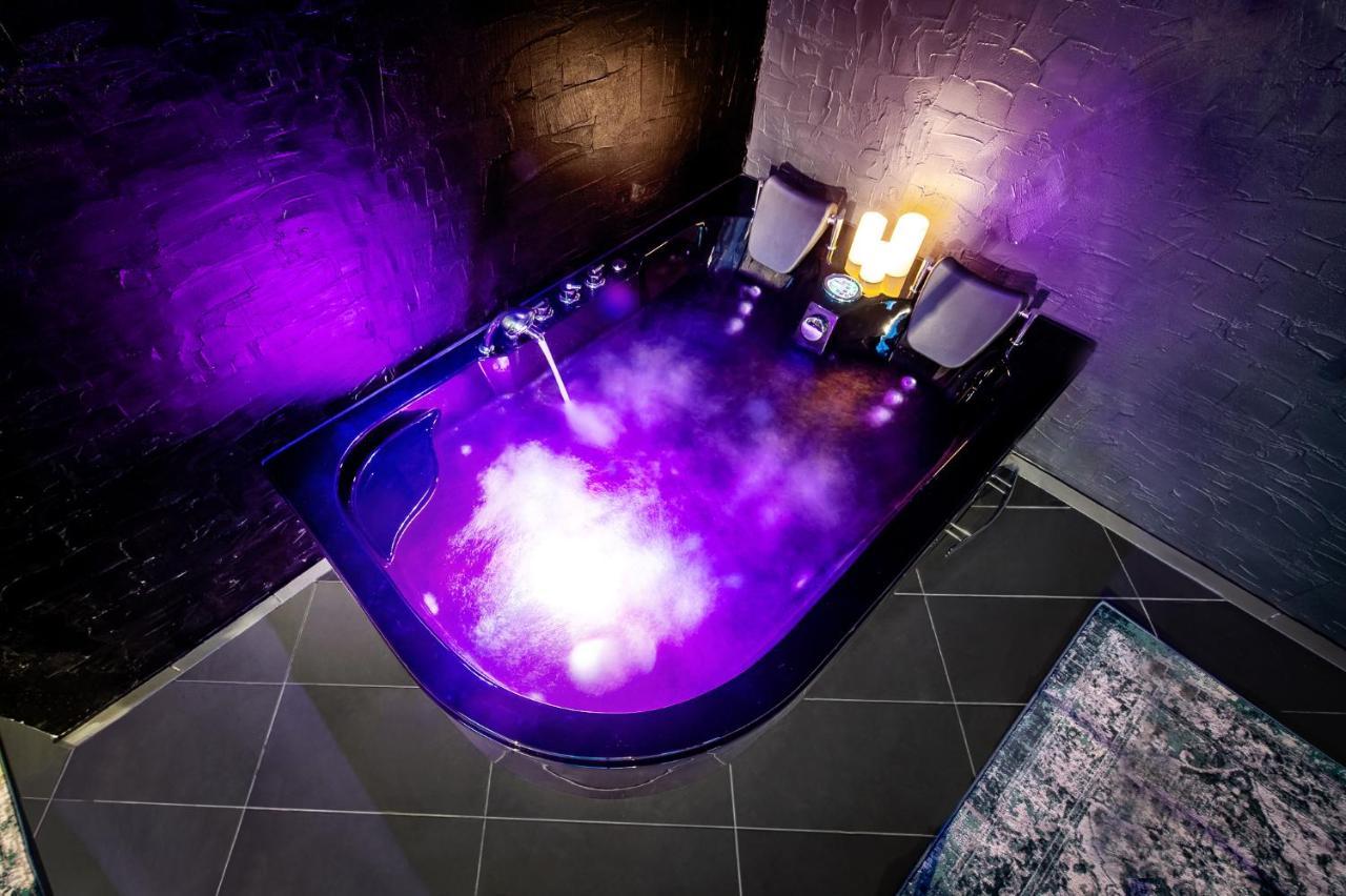Jacuzzi Cinema Loft Appartement Kaunas Buitenkant foto