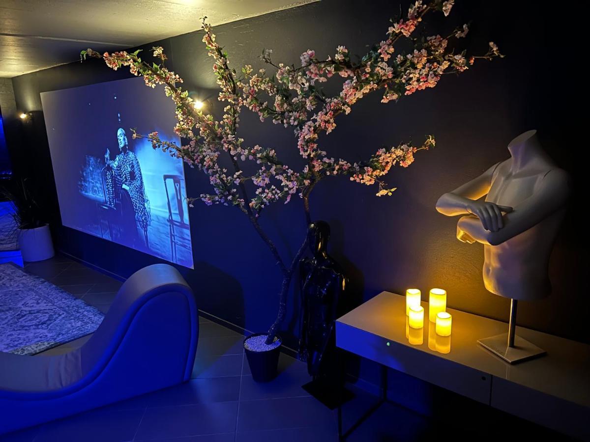 Jacuzzi Cinema Loft Appartement Kaunas Buitenkant foto